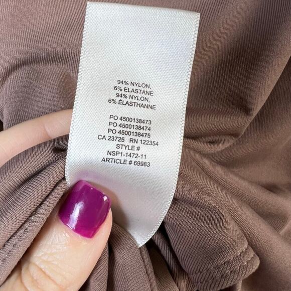 Aritzia Babaton Scoop Neck Body Suit Size Medium - Picture 5 of 6